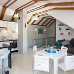 Mali Skoj - Two-bedroom With Sea View *