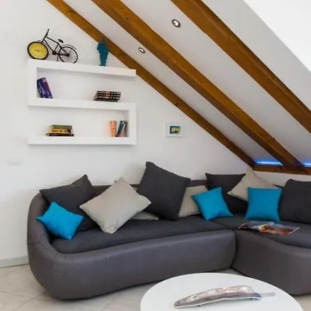 Mali Skoj - Two-bedroom With Sea View Apartament *