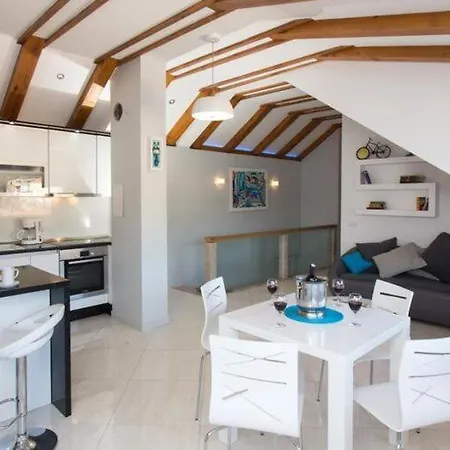 Mali Skoj - Two-bedroom With Sea View *