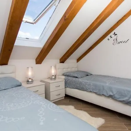 아파트 Mali Skoj - Two-bedroom With Sea View 수두라드