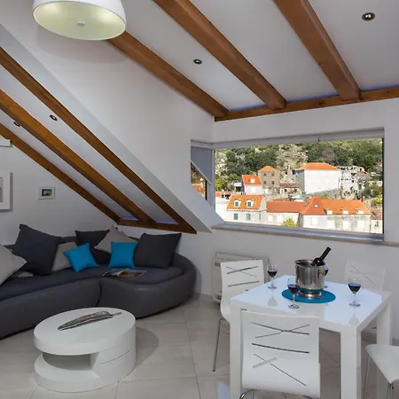 Mali Skoj - Two-bedroom With Sea View Apartment