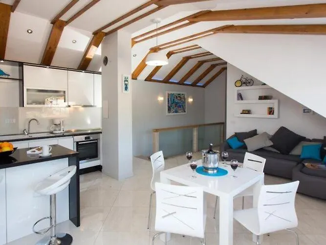 Mali Skoj - Two-bedroom With Sea View *