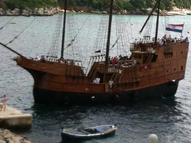 Mali Skoj - Two-bedroom With Sea View 萨度拉德