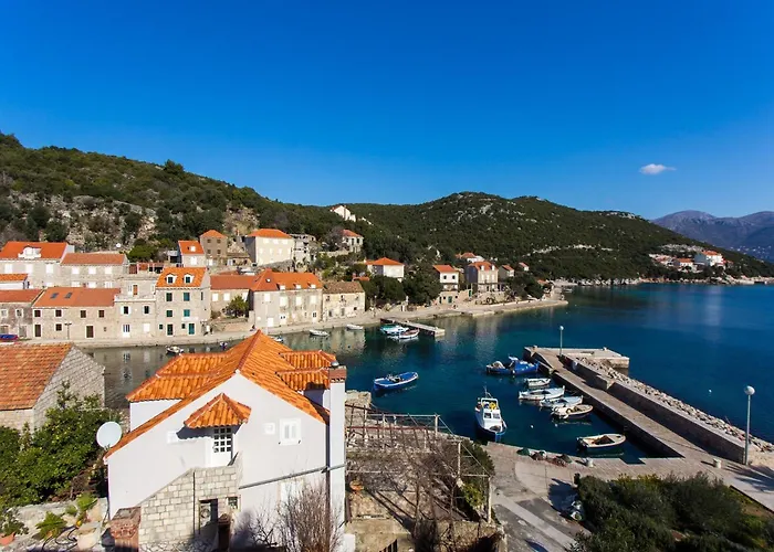 Mali Skoj - Two-bedroom With Sea View